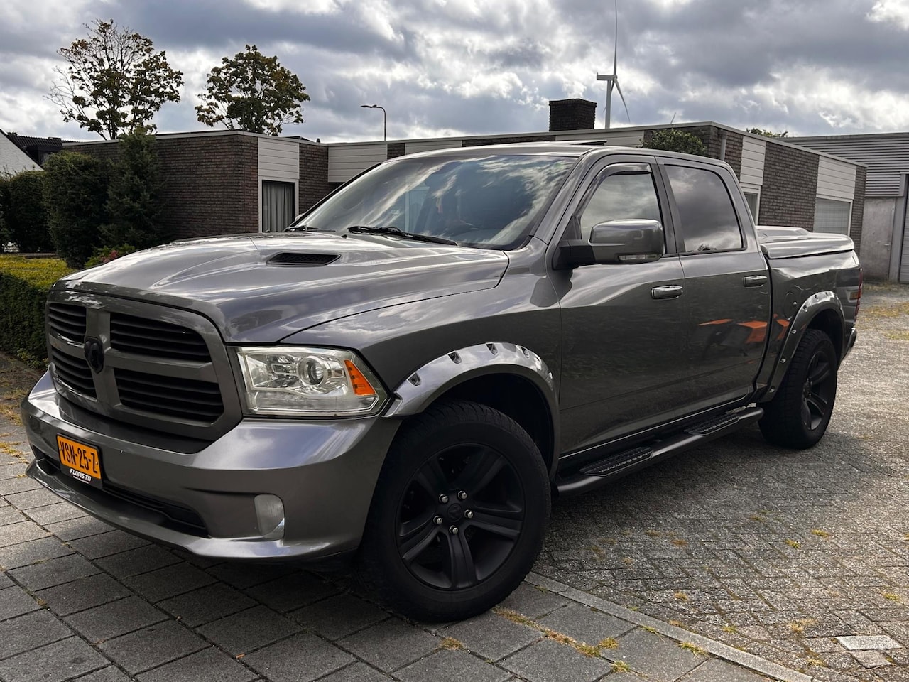 Dodge Ram 1500 - 5.7 V8 4x4 Crew Cab 5'7 Sport 5.7 V8 4x4 Crew Cab 5'7 Sport Nieuwe APK - AutoWereld.nl