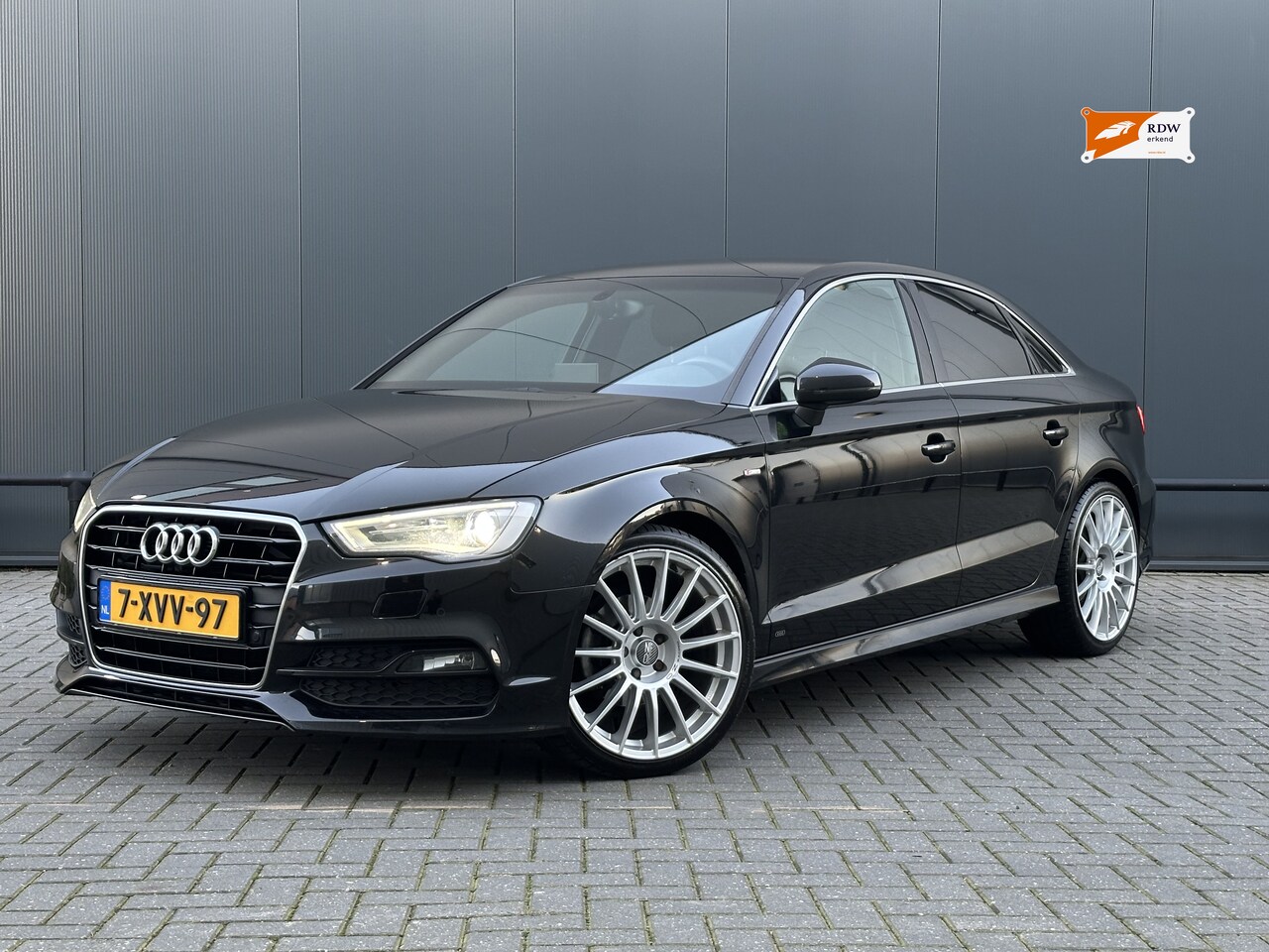 Audi A3 Limousine - 1.6 TDI Ambition Pro Line S S-LINE - 19" O.Z. Racing LM - CRUISE - NAVI - NAP - AutoWereld.nl