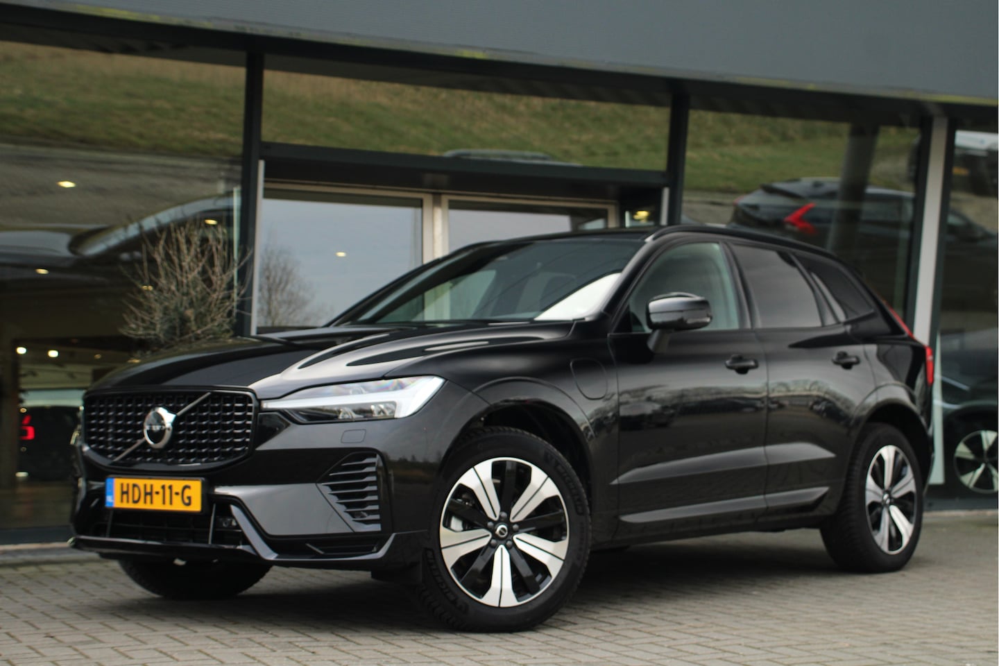 Volvo XC60 - Recharge T6 AWD Plus Dark | Sportstoelen | Donkere hemelbekleding | Sportstuur | Adaptive - AutoWereld.nl