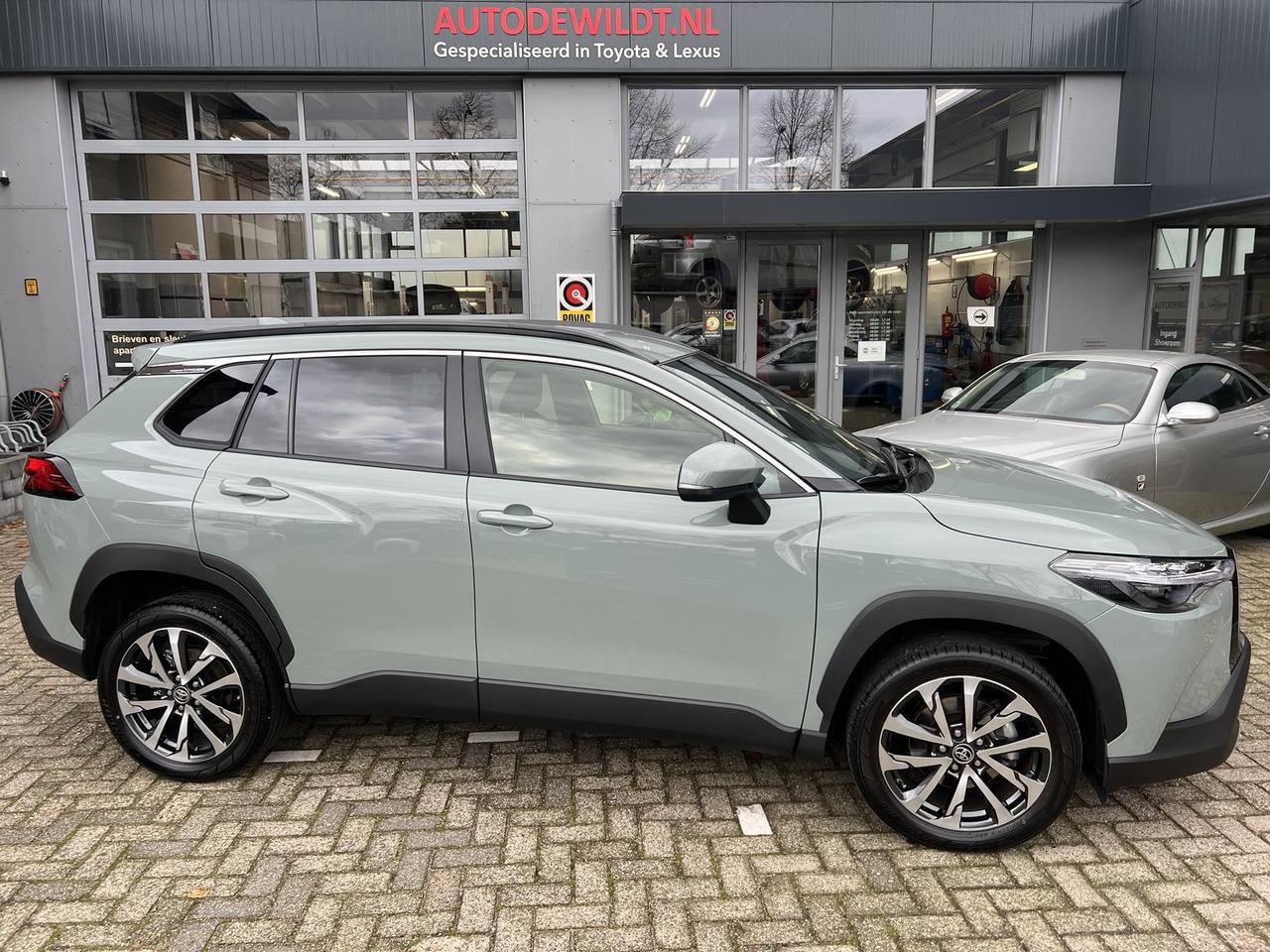 Toyota Corolla Cross - 1.8 Hybrid Style A/T + FABRIEKSGARANTIE - AutoWereld.nl