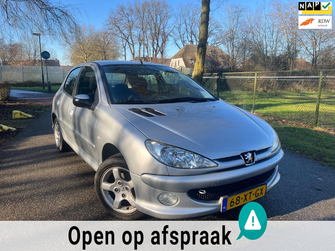 Peugeot 206 - 1.4 Forever | 5DRS | 2007! | NAP | NWE KOPPELING - AutoWereld.nl