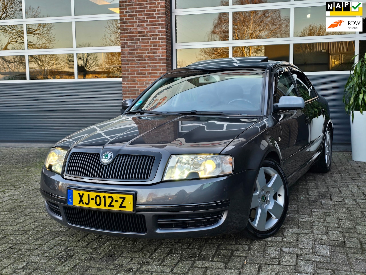 Skoda Superb - 2.8 V6 Elegance Youngtimer |Leer |Clima - AutoWereld.nl