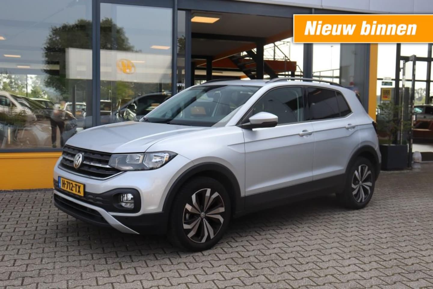 Volkswagen T-Cross - 1.0 TSI Life - Navigatie - slecht 32.000 km! - AutoWereld.nl