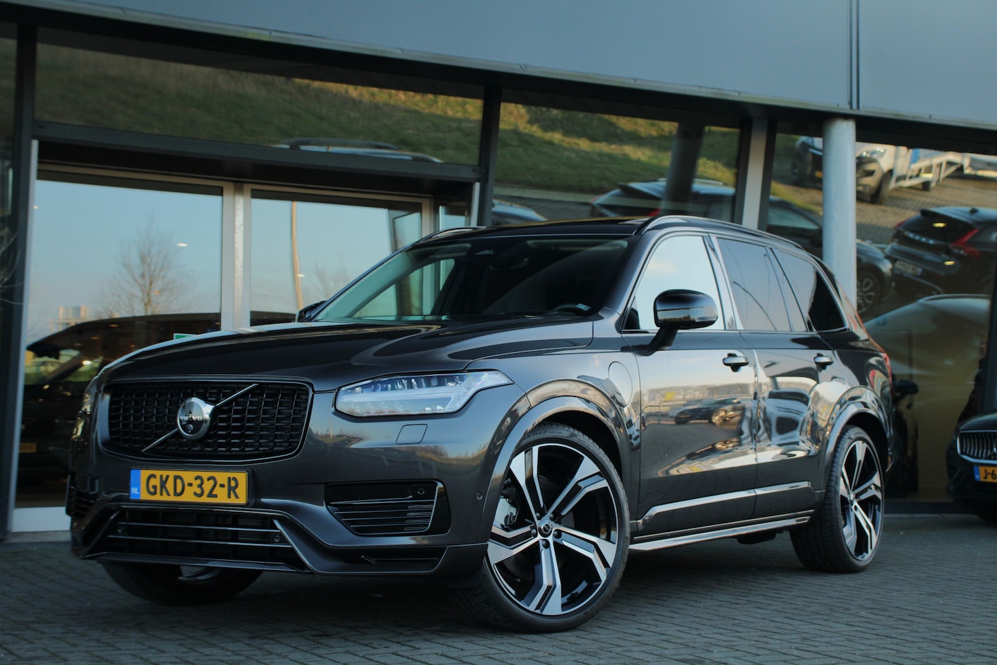 Volvo XC90 - T8 Recharge AWD Ultimate Dark | Luchtvering | Bowers & Wilkins | 360° Camera | Panoramadak - AutoWereld.nl