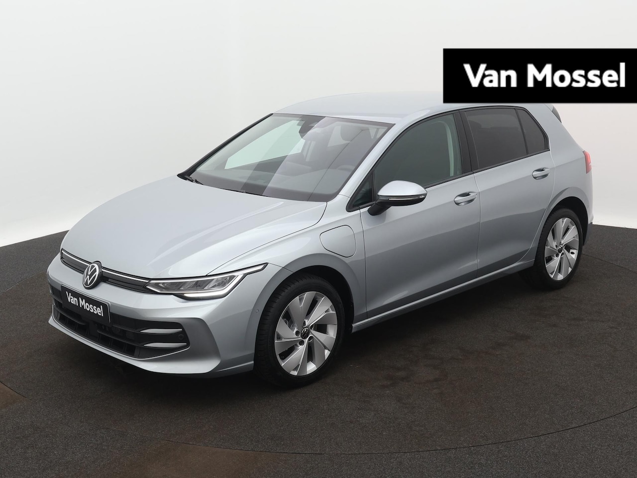 Volkswagen Golf - 1.5 eHybrid Life Edition 204 PK Automaat | Apple Carplay | Camera | Navigatie | LED koplam - AutoWereld.nl