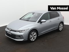 Volkswagen Golf - 1.5 eHybrid Life Edition 204 PK Automaat | Apple Carplay | Camera | Navigatie | LED koplam