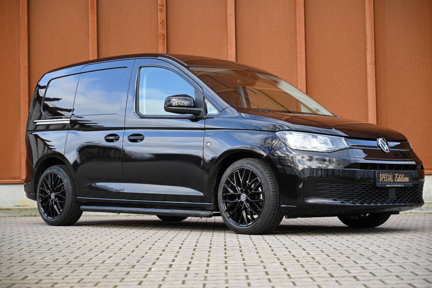 Volkswagen Caddy Cargo - 2.0 TDI Special Ed. 180 PK leer Carplay 18" LMV € 299 P.M. - AutoWereld.nl