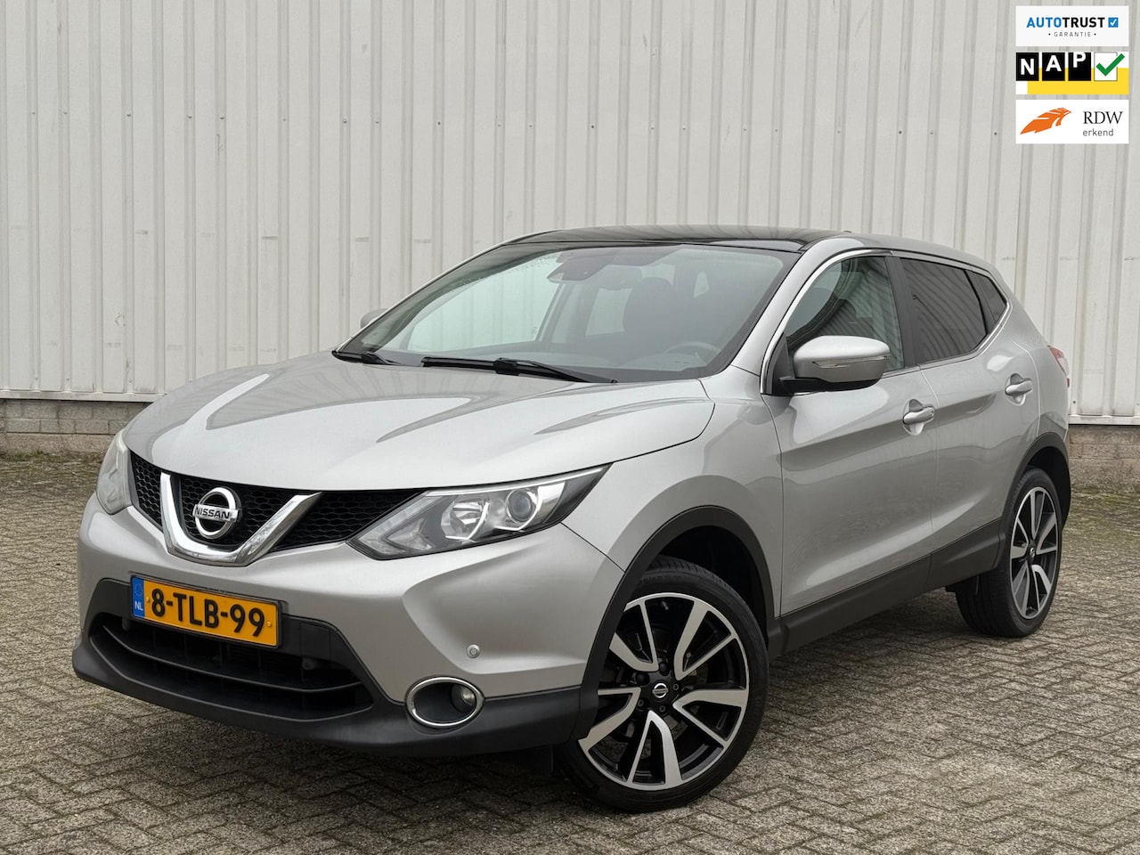 Nissan Qashqai - 1.2 Connect Edition Navi,Pano,Camera,Cruise,Trekhaak,PDC,Keyless,N.A.P,Dealer Onderhouden - AutoWereld.nl