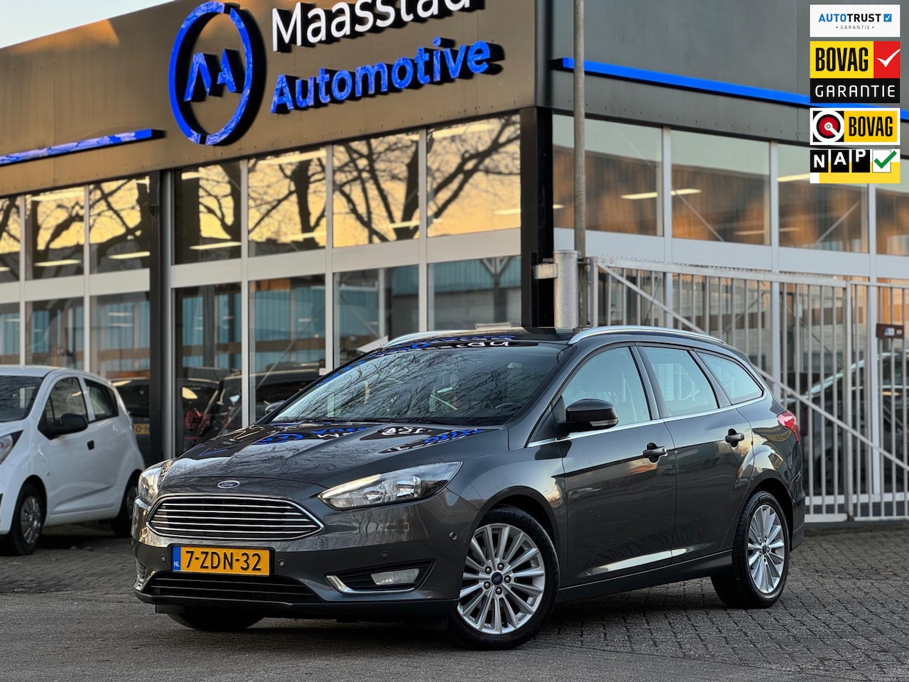 Ford Focus Wagon - 1.0 Dealeronderhouden Navi Cruise Distr. VV Vol optie Parkeerhulp+sensor Nieuwe APK - 2e e - AutoWereld.nl