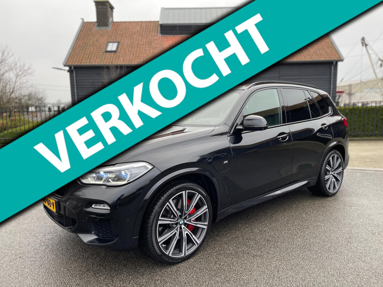 BMW X5 - XDrive45e M Sport / Panoramadak /Sky Lounce Head Up Luchtvering Soft Close - Swarovski Dia - AutoWereld.nl