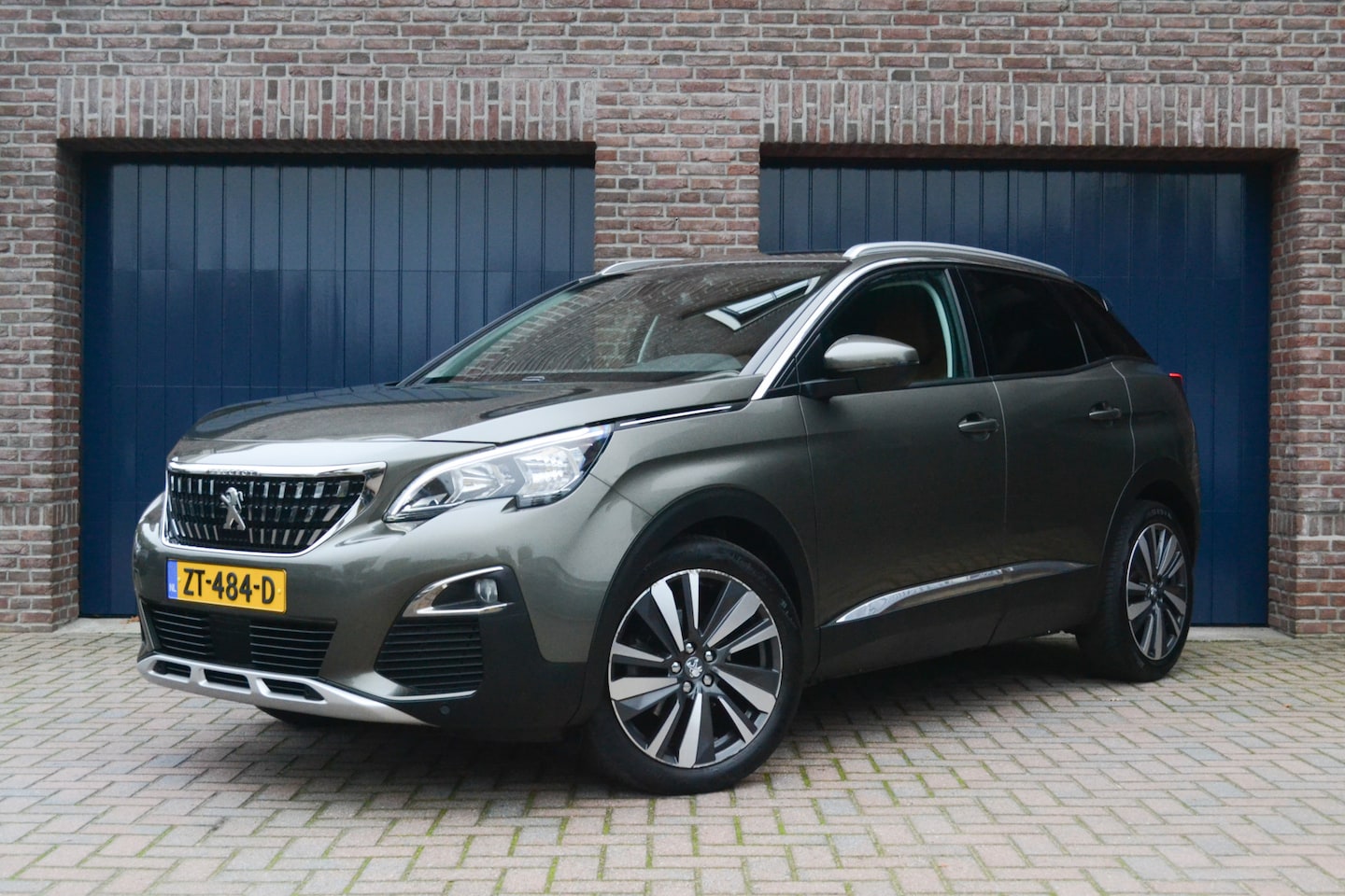 Peugeot 3008 - 1.2 PureTech Allure | Camera | Leder | Carplay | 19" velgen | D-Riem v.v. - AutoWereld.nl