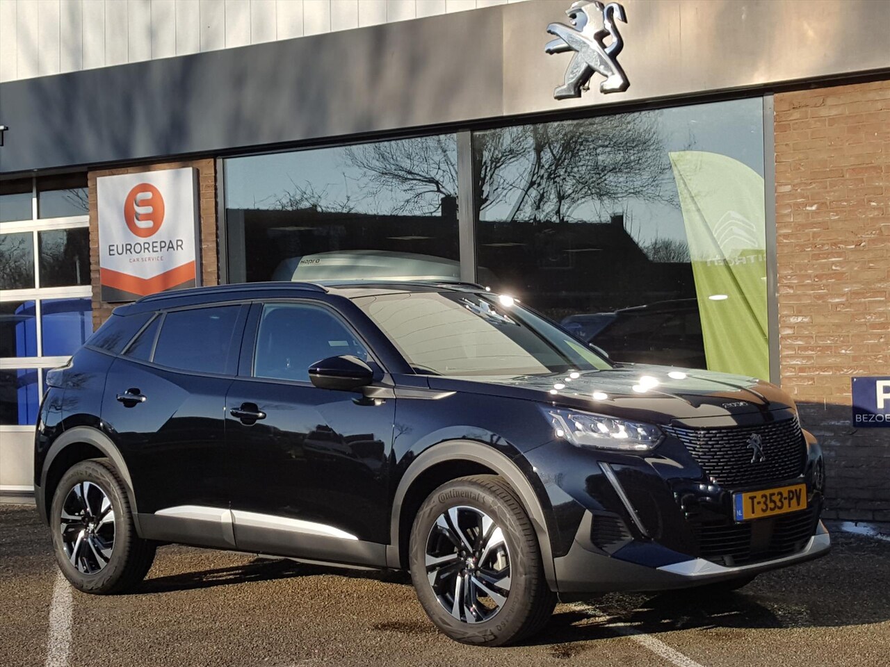 Peugeot 2008 - 1.2 Puretech 100pk Allure Pack Navi | Bluetooth | AppleCarplay & Androidauto | Camera & Pa - AutoWereld.nl