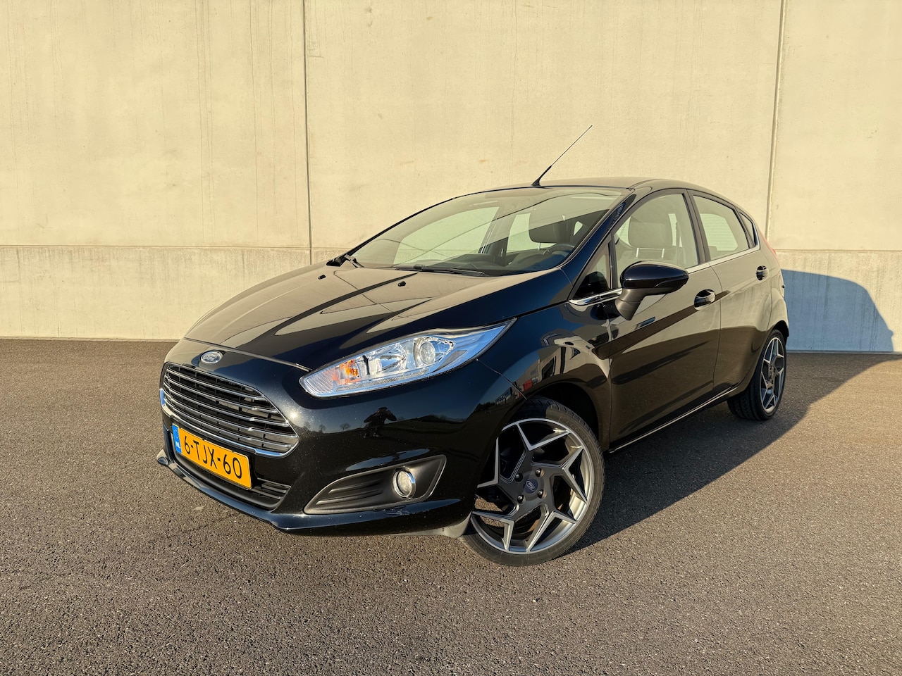 Ford Fiesta - 1.0 Titanium Navigatie | Airco | MK8 ST Velgen | ORGINELE NL AUTO - AutoWereld.nl