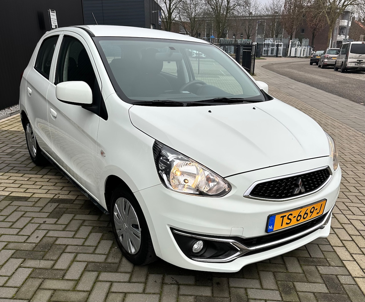 Mitsubishi Space Star - 1.0 Cool+ super nette auto met weinig kilometers - AutoWereld.nl