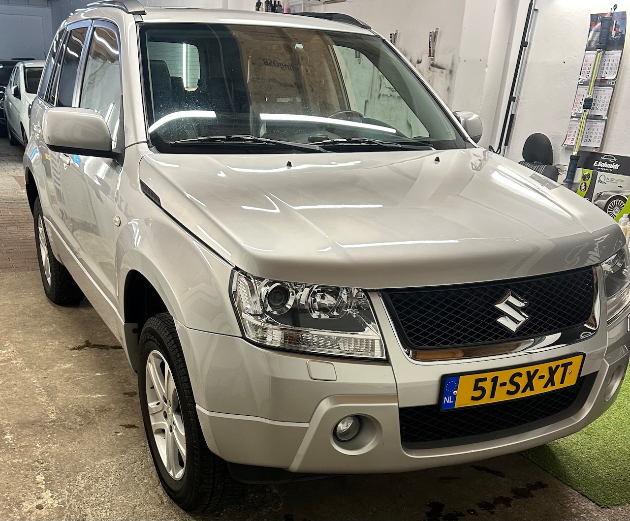 Suzuki Grand Vitara - 2.0-16V High Executive luxe uitvoering - AutoWereld.nl