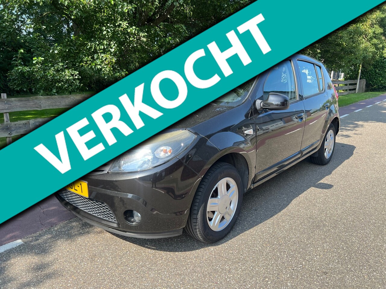 Dacia Sandero - 1.2 Blackline Airco, Trekhaak - AutoWereld.nl