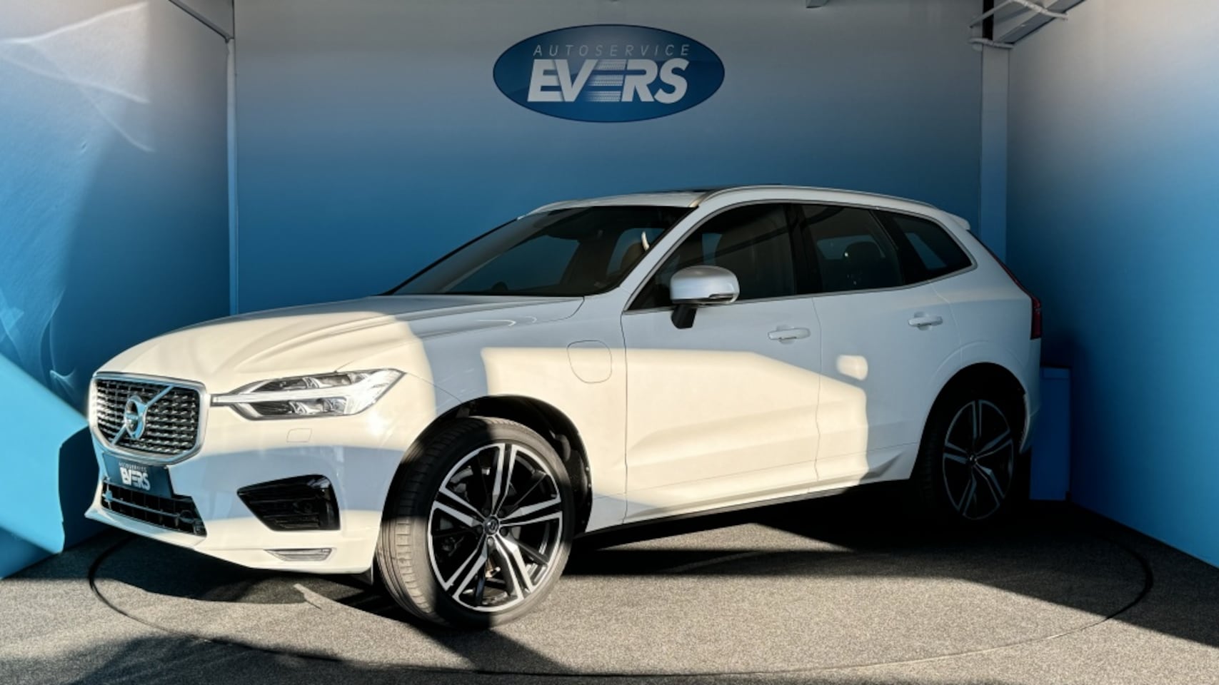 Volvo XC60 - 2.0 T8 TE AWD R-Design LM velg 21, Panodak - AutoWereld.nl