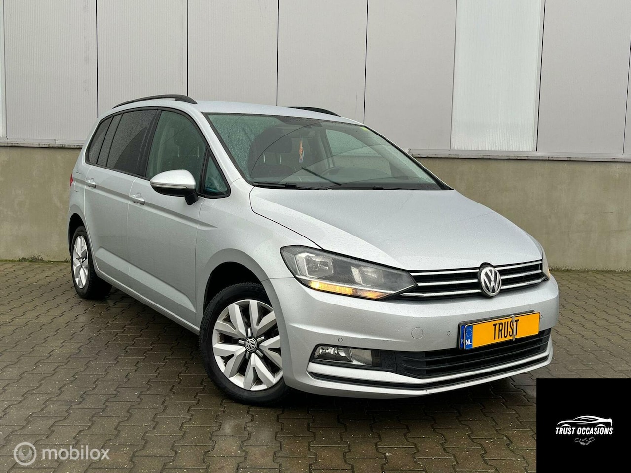 Volkswagen Touran - 1.6 TDI DSG NAP APK TREKHAAK PDC Highline - AutoWereld.nl