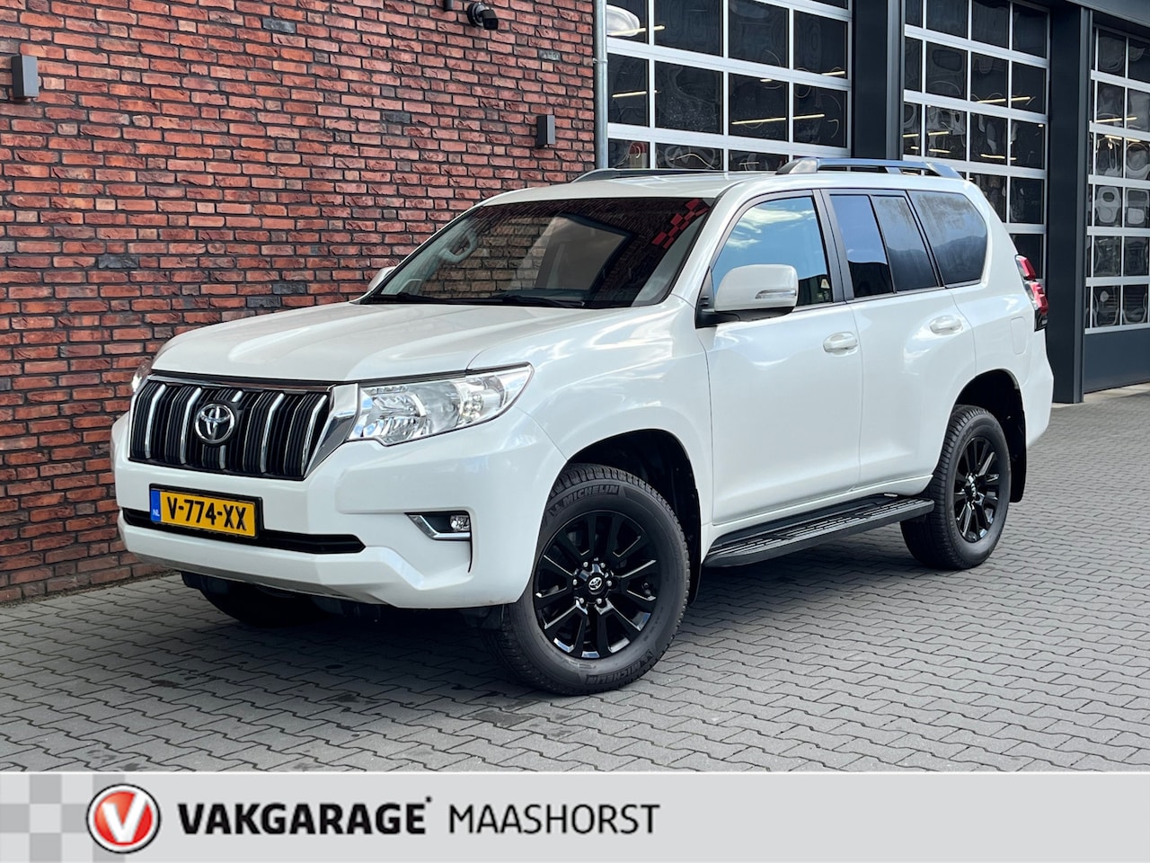 Toyota Land Cruiser - 2.8 D-4D-F Legend Window Van Automaat/AchteruitrijCam./LED/PDC/DAB/Clima/Airco/Cruise/Trek - AutoWereld.nl