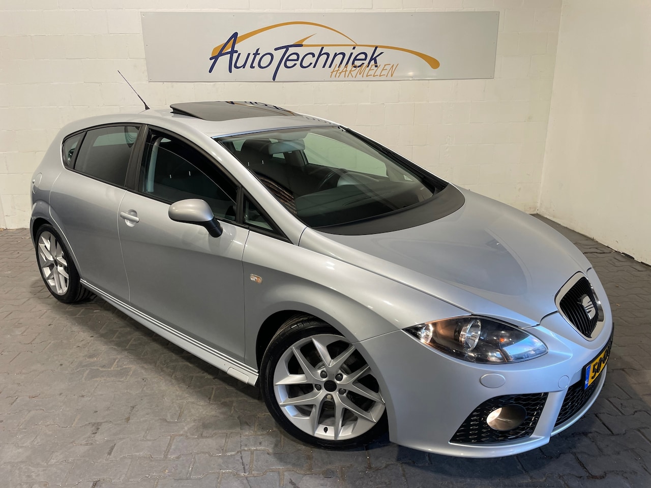 Seat Leon - 2.0 TFSI FR Cupra. DSG F1 Miltek Schuifdak *110DKM*NL Auto* - AutoWereld.nl