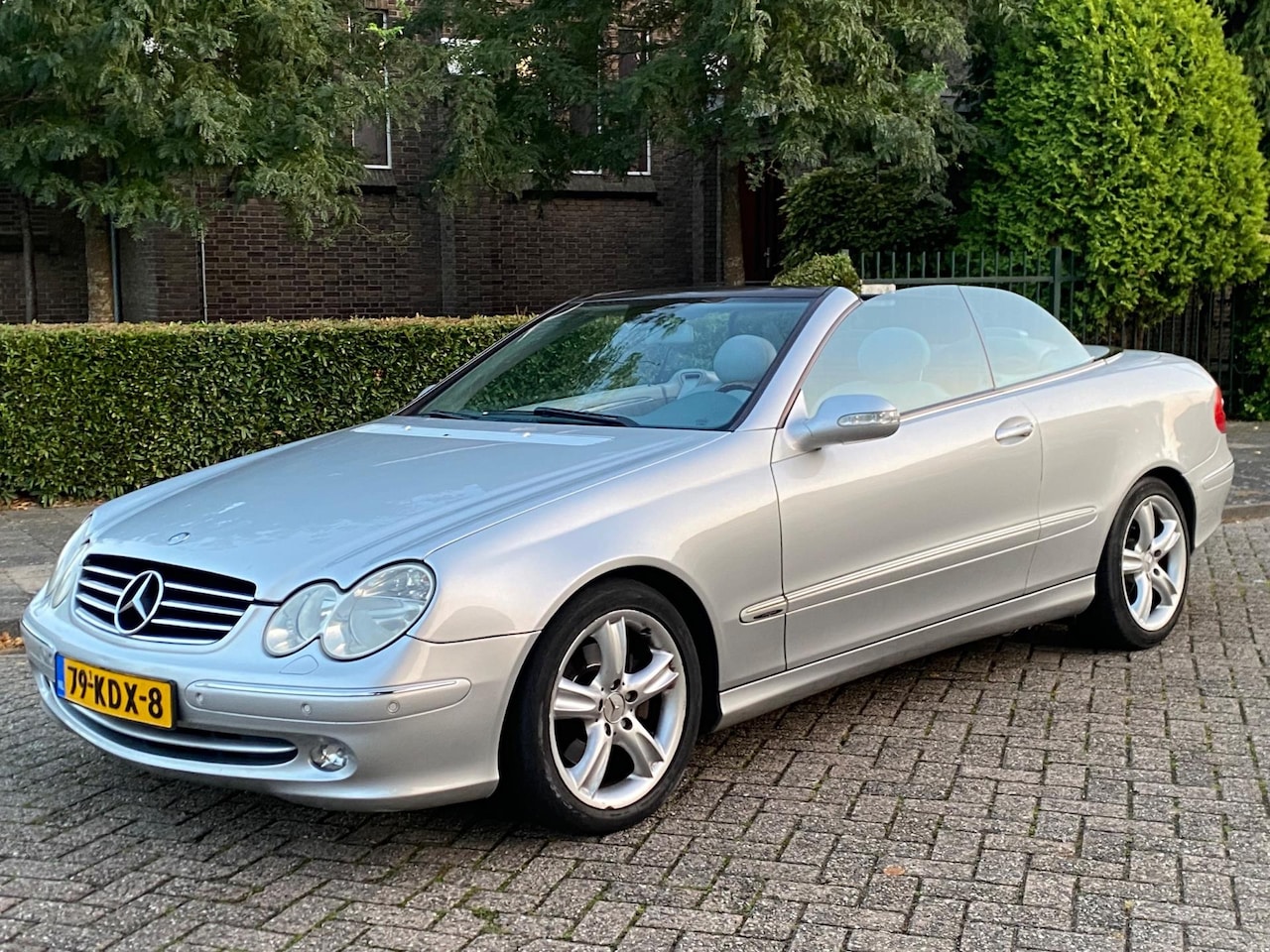 Mercedes-Benz CLK-klasse Cabrio - 200 K. Avantgarde 2003 leer! 6-bak! windscherm! youngtimer! goed rijdend! klassieker! - AutoWereld.nl