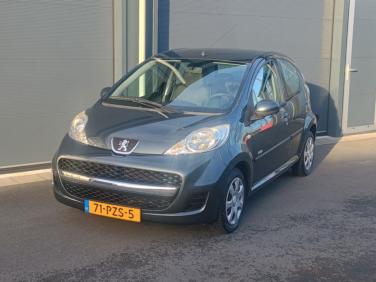 Peugeot 107 - 1.0-12V Millesim 200 - AutoWereld.nl