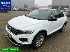 Volkswagen T-Roc - 1.5 TSI SPORT AUTOMAAT LED / CARPLAY / EL. ACHTERKLEP / RIJKLAAR