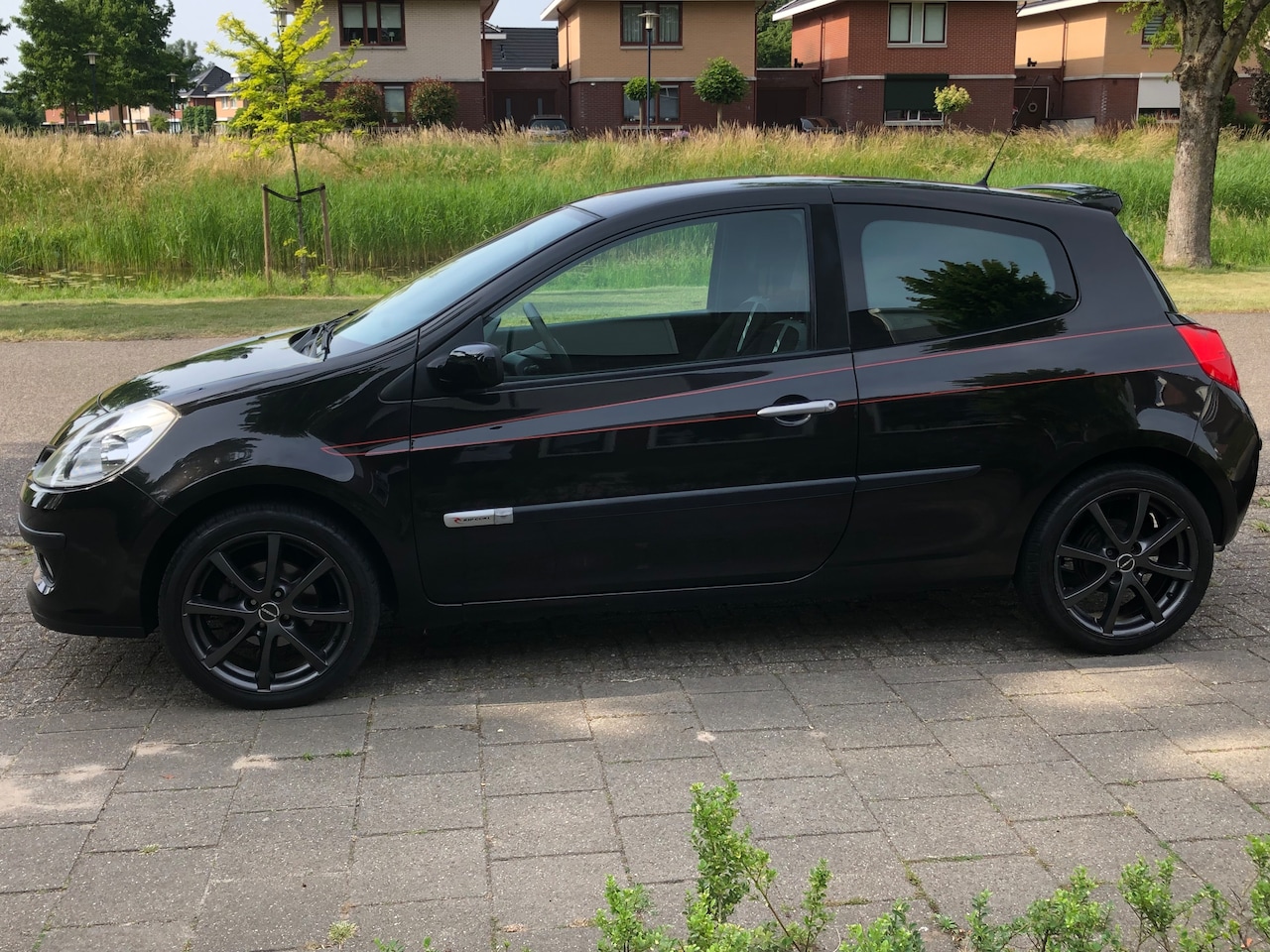 Renault Clio - 1.2-16V Special Rip Curl Een goed onderhouden en een leuk uitziende Renault Clio - AutoWereld.nl