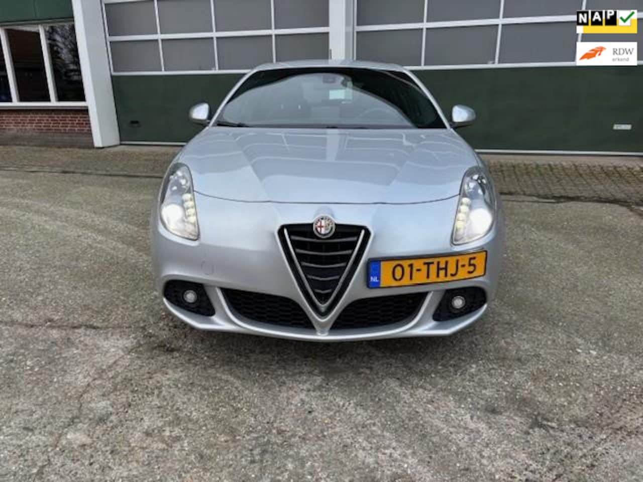 Alfa Romeo Giulietta - 1.4 T Distinctive/ LEDER/NAV/XENON/CRUISE/TEL/18 I INCH/AFN TREKHAAK - AutoWereld.nl