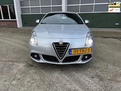 Alfa Romeo Giulietta - 1.4 T Distinctive/ LEDER/NAV/XENON/CRUISE/TEL/18 I INCH/AFN TREKHAAK