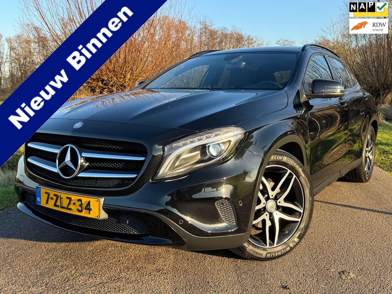 Mercedes-Benz GLA-Klasse - 200 Ambition / Automaat/ Panoramadak / maar 85.000 km / Airco // Navigatie/ / PDC / - AutoWereld.nl