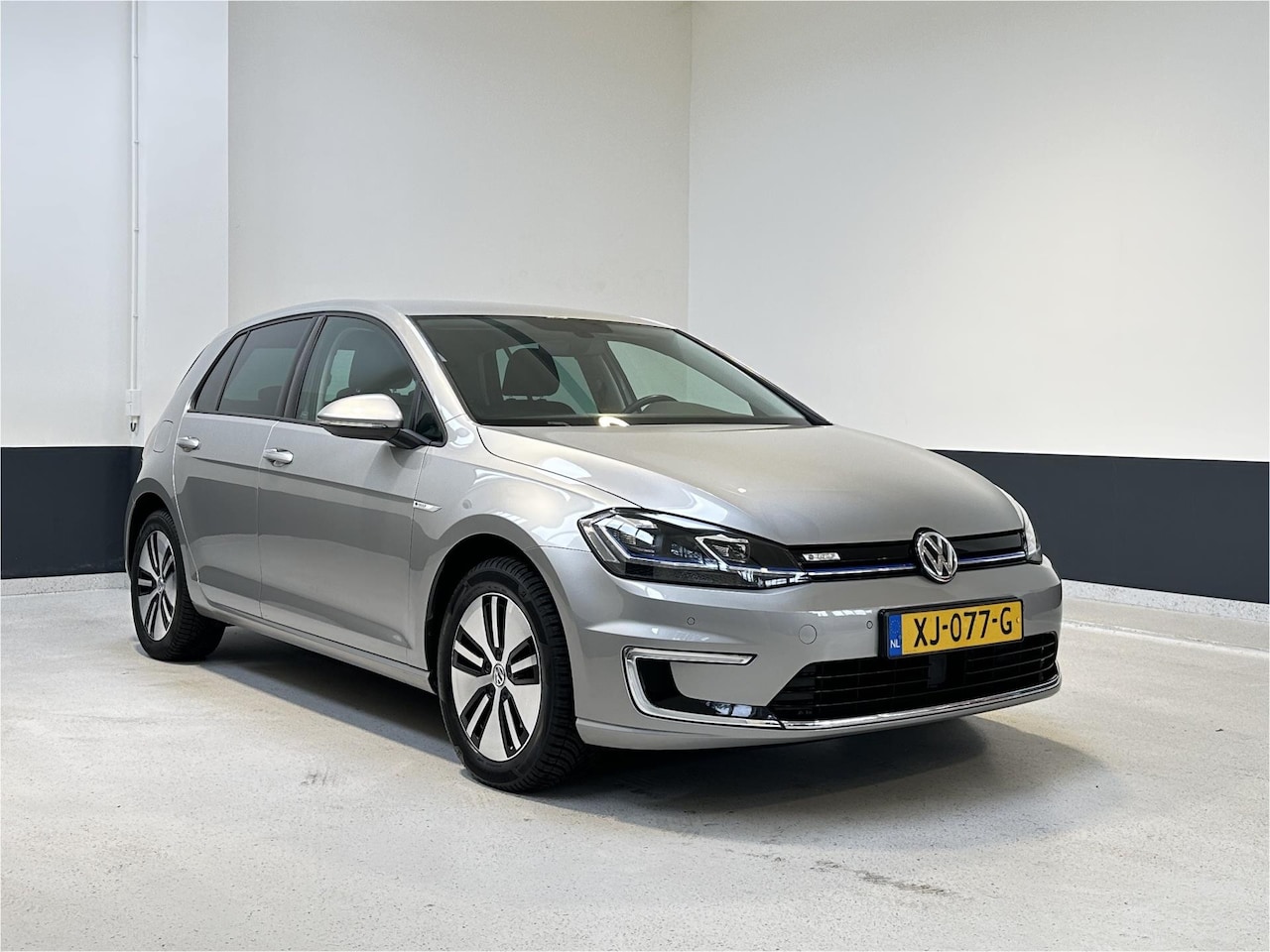 Volkswagen e-Golf - E-Golf |1 Eig | Navigatie | Camera| LM velgen | Apple Carplay/ Android Auto | 2 Eig | - AutoWereld.nl