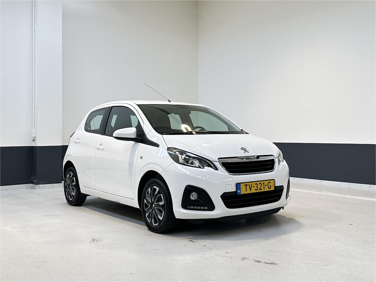 Peugeot 108 - 1.0 e-VTi Active | NL | LED | 5-DRS | Bluetooth | Airco | CV | 1 EIG | - AutoWereld.nl