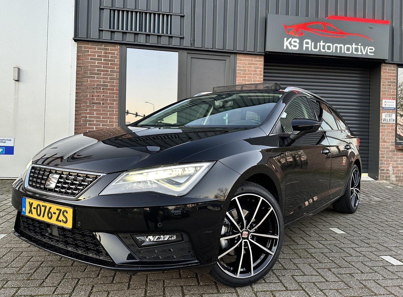 Seat Leon ST - 1.4 TSI 150PK DSG EXCELLENCE LED PANO ACC - AutoWereld.nl