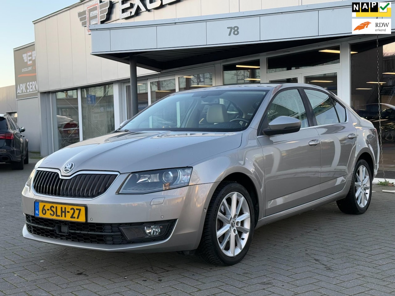 Skoda Octavia - 1.2 TSI DSG Greentech Elegance Businessline - AutoWereld.nl