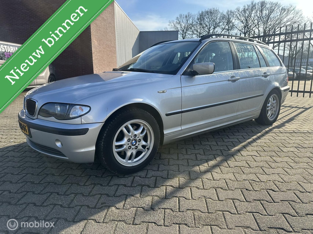 BMW 3-serie Touring - 320i 6 CILINDER AUTOMAAT - AutoWereld.nl