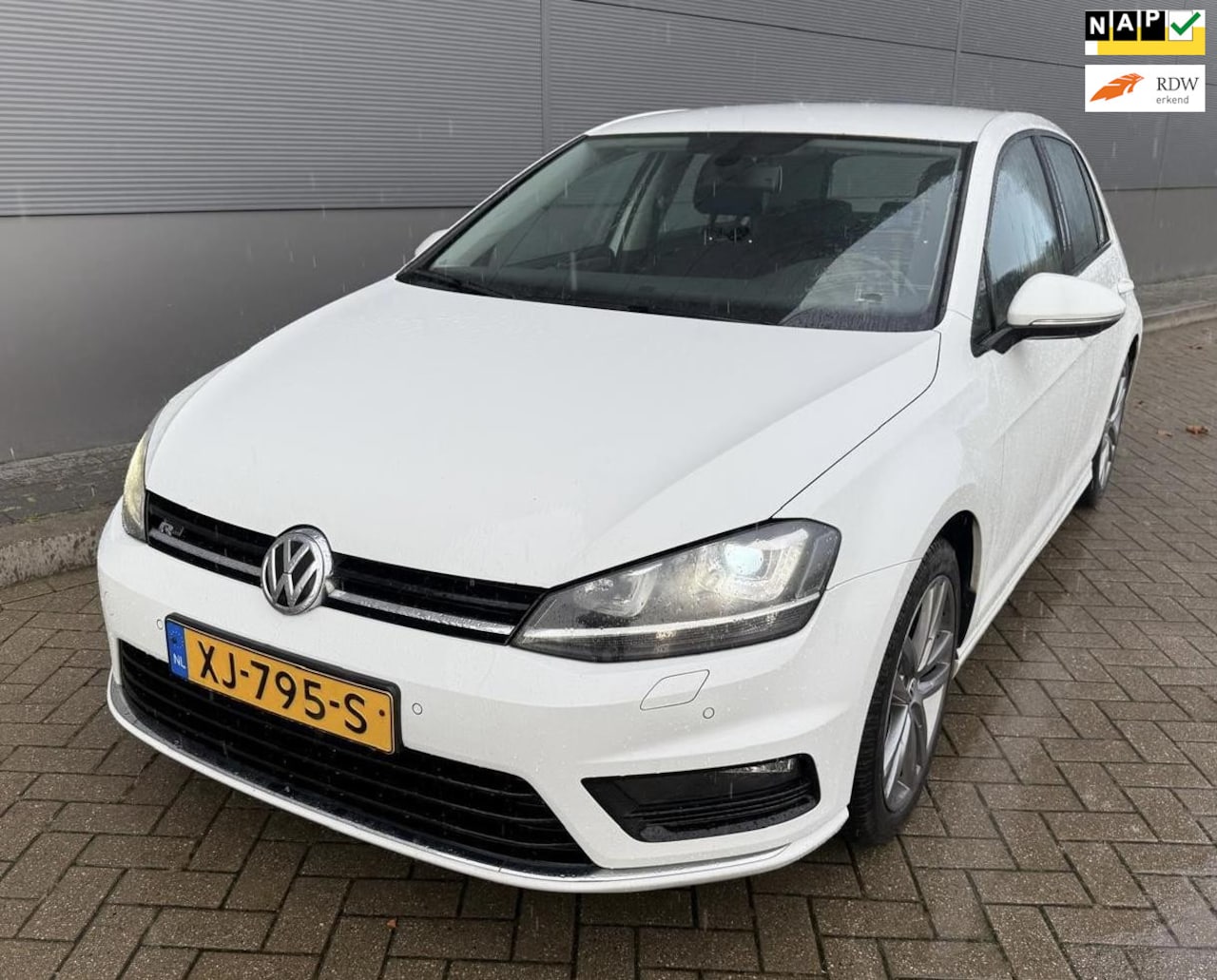 Volkswagen Golf - 1.6 TDI Business Edition R Connected 1.6 TDI Business Edition R Connected - AutoWereld.nl