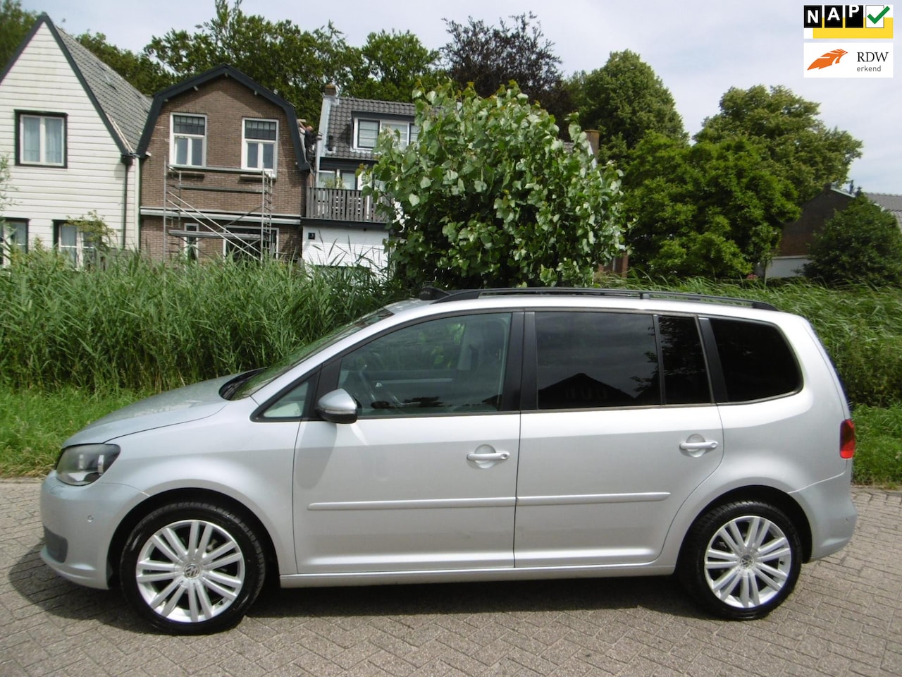 Volkswagen Touran - 1.4 TSI Highline 140pk Schuifdak Clima Trekhaak Navi - AutoWereld.nl