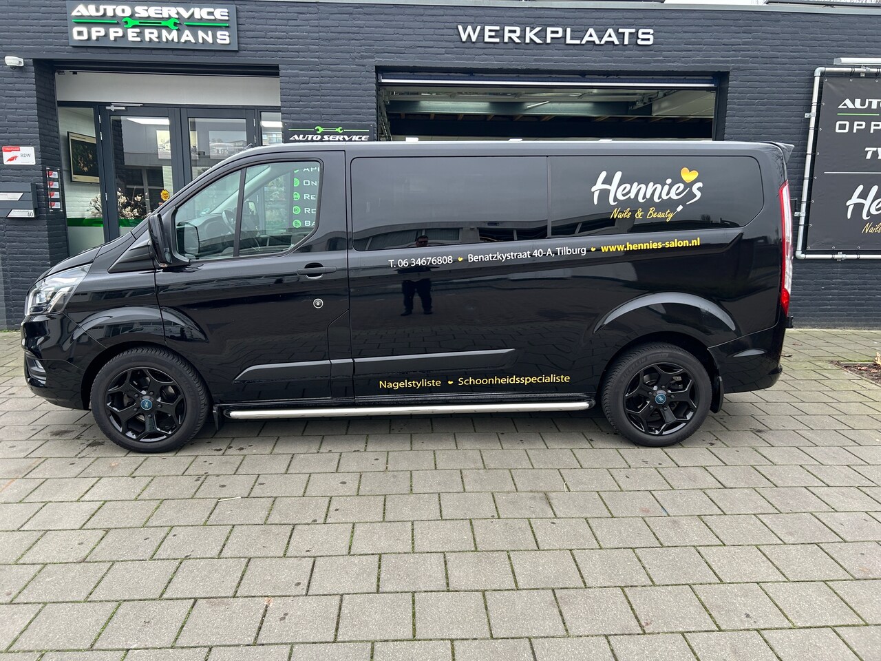 Ford Transit Custom - 320 2.0 TDCI L2H1 Limited DC Black Edition - AutoWereld.nl