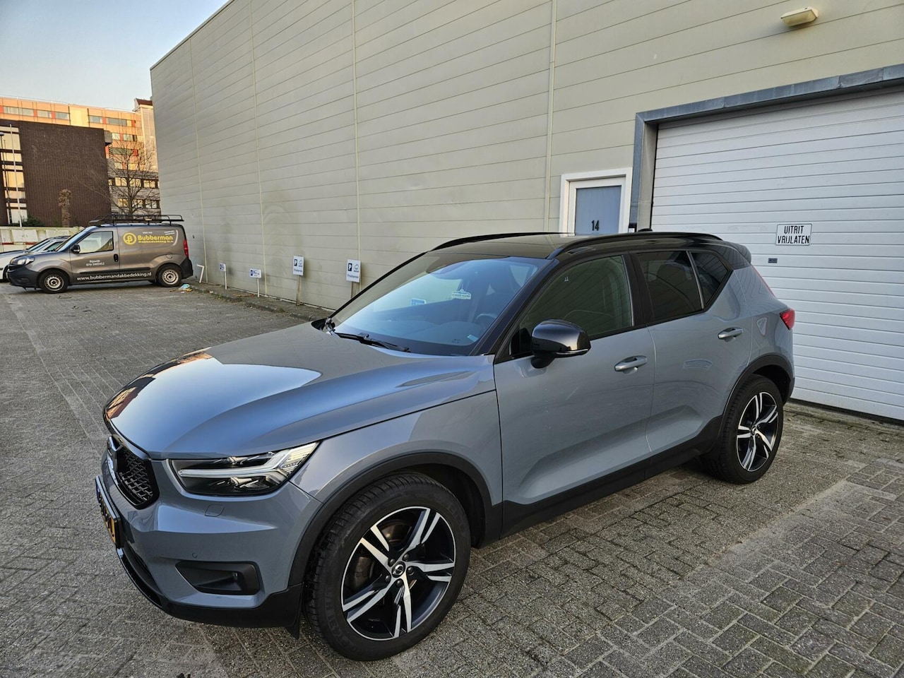 Volvo XC40 - 2.0 T5 AWD R-Design/Panoramadak/Topstaat - AutoWereld.nl