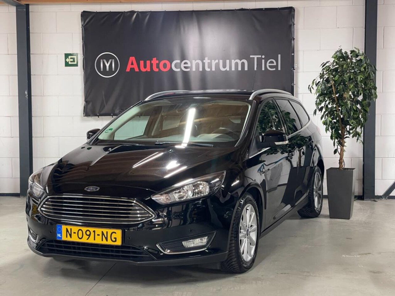 Ford Focus Wagon - 1.0 Titanium * NW Apk * Full Options - AutoWereld.nl