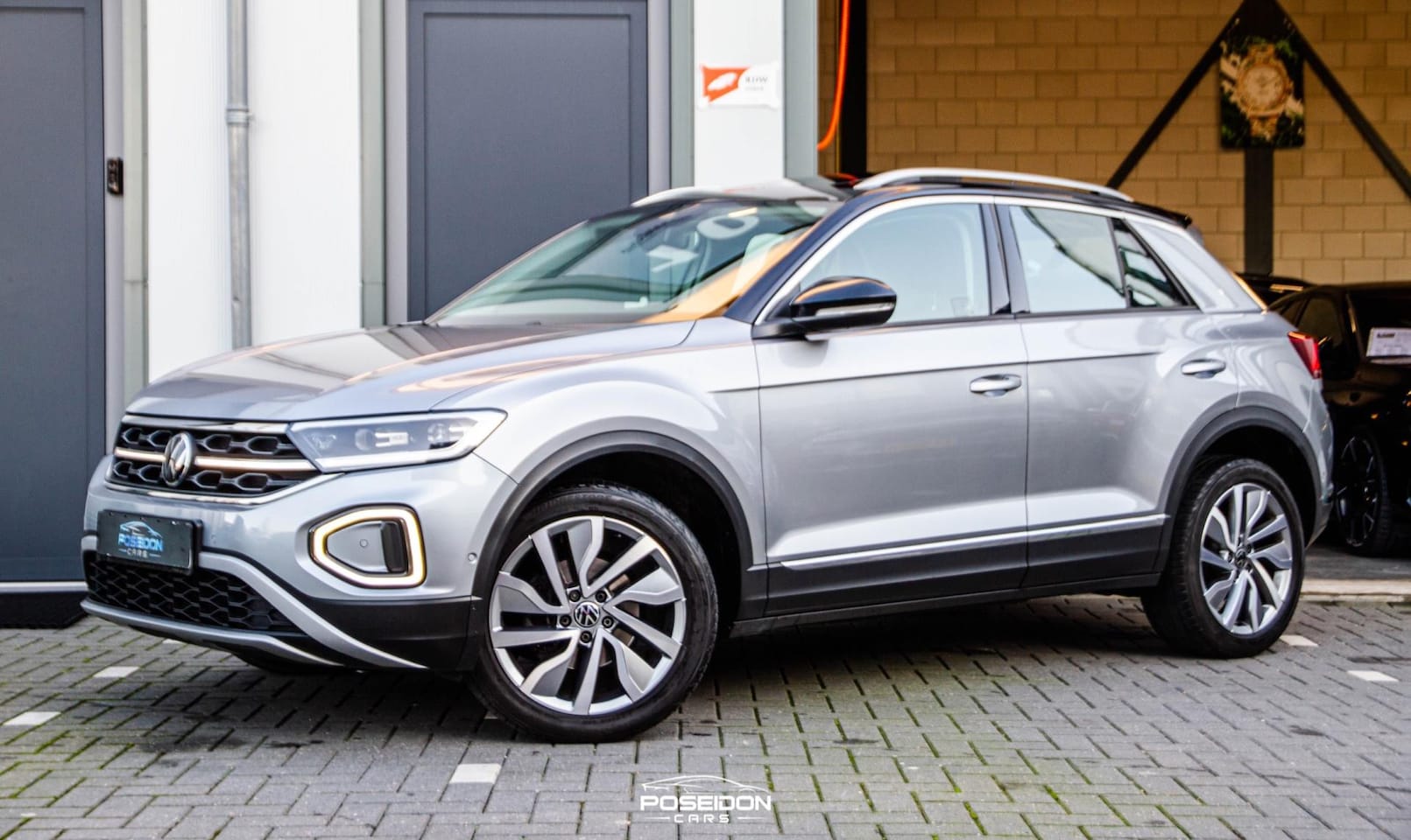 Volkswagen T-Roc - 1.5 TSI PANO | IQ LIGHT | BEATS | KEYLESS | VIRTUAL | BOMVOLL!! - AutoWereld.nl