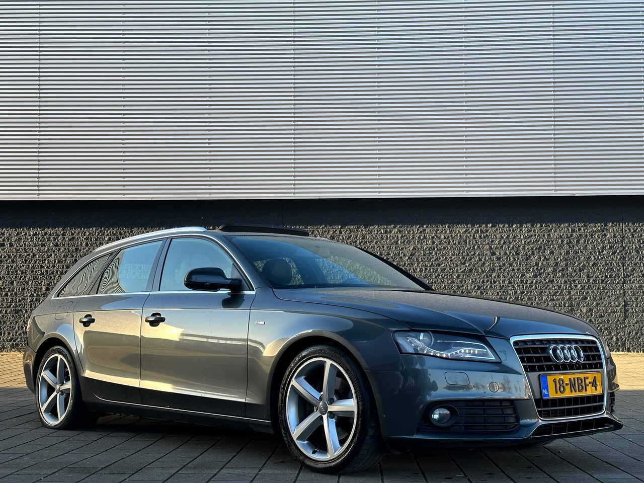 Audi A4 Avant - 1.8 TFSI Pro 3x S-Line 1ste Eigenaar/Nap/Leer/Panorama/Trekhaak/Zwarte hemel/LM/Led/Xenon - AutoWereld.nl