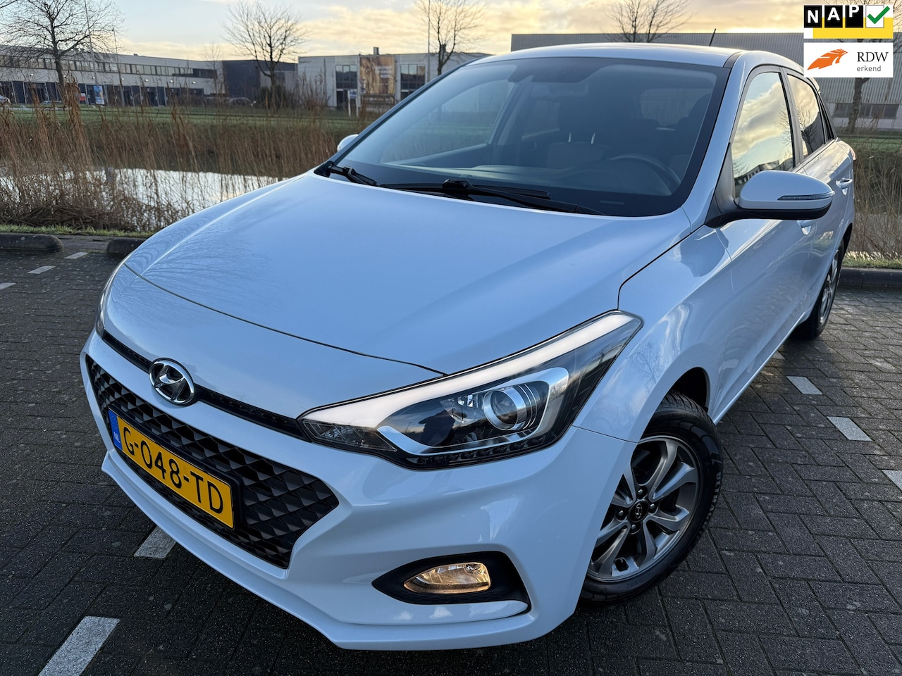 Hyundai i20 - 1.0 T-GDI*Carplay*APK*NAP*CRUISE*CAMERA*NAVI*PARK-SENSOREN*ELKT-RAAM - AutoWereld.nl