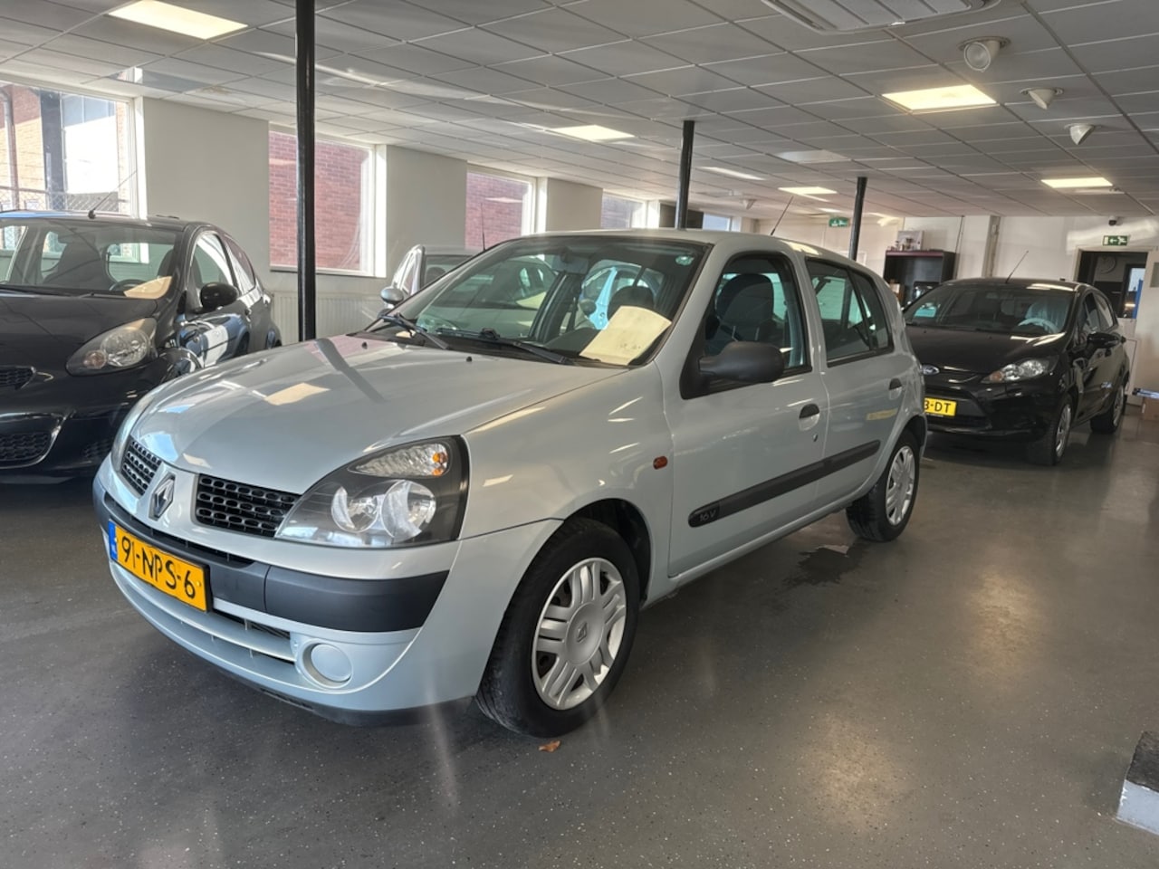 Renault Clio - 1.2-16V Authentique 1.2-16V Authentique - AutoWereld.nl