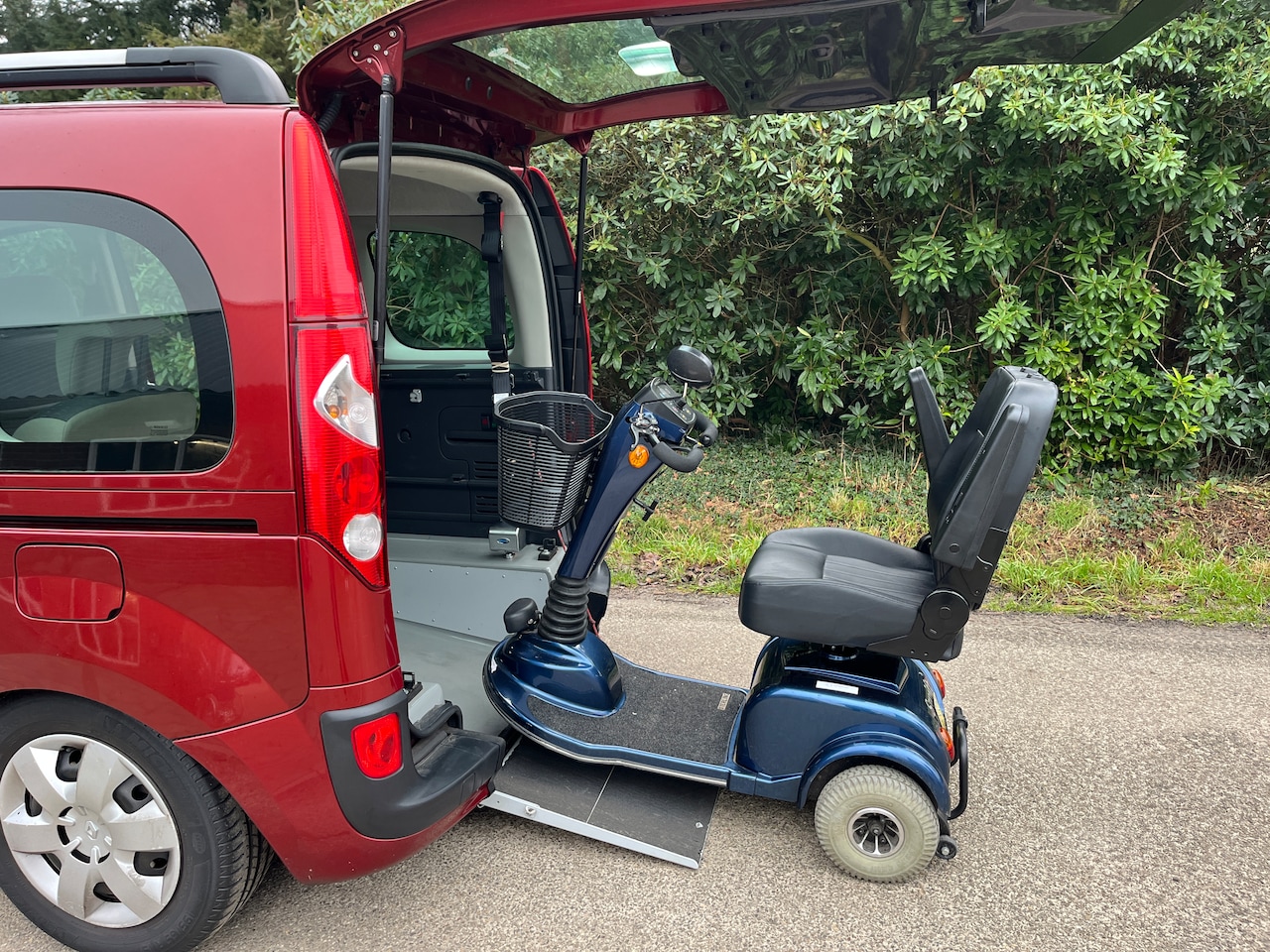 Renault Kangoo Family - 1.6-16V Expression Rolstoelauto Automaat Luchtvering - AutoWereld.nl