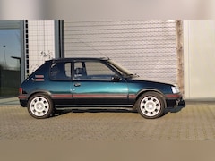 Peugeot 205 - 1.9 GTI Vert Sorrento, schuifdak origineel, zeer goede staat.