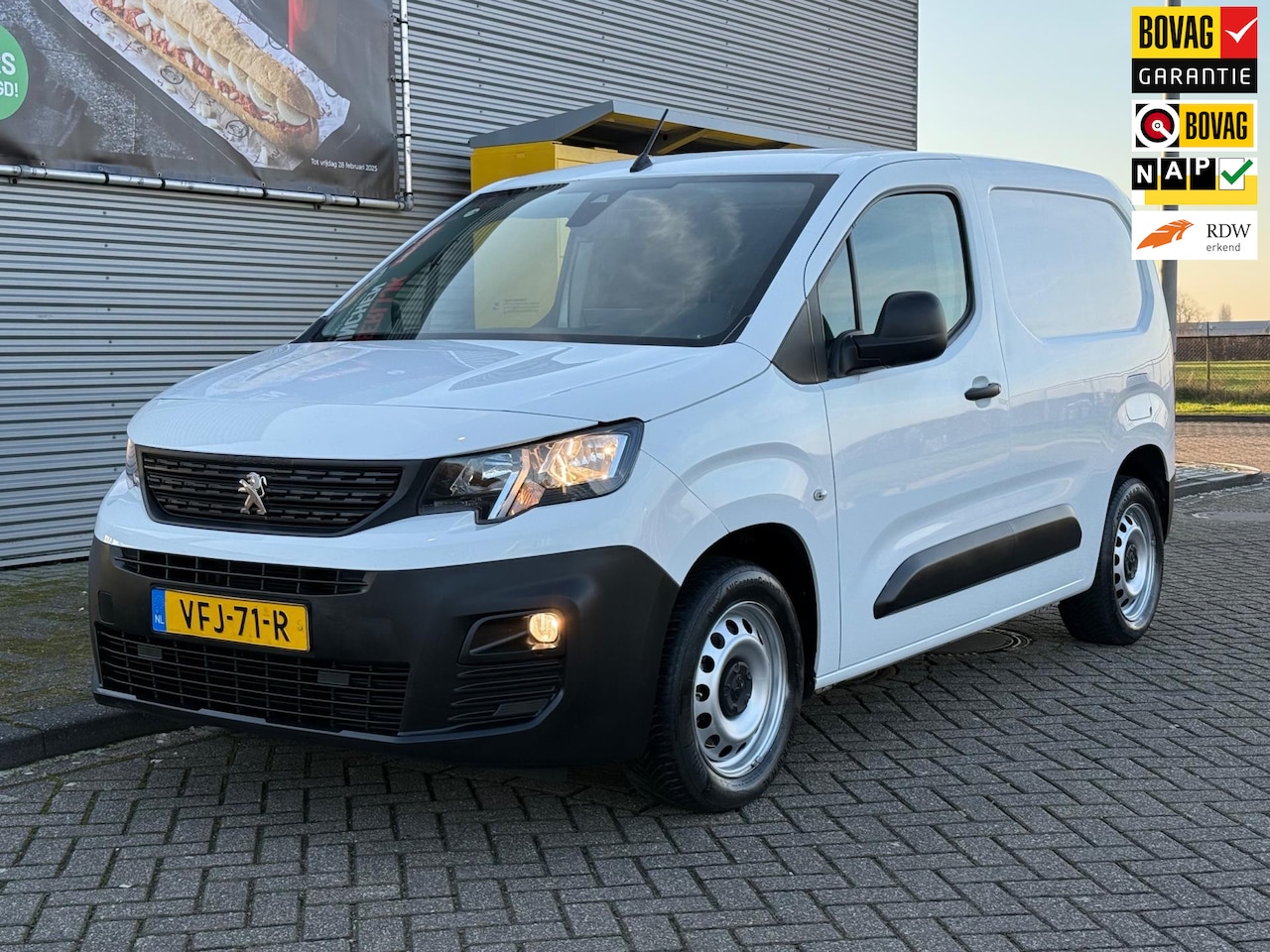 Peugeot Partner - 1.5 BlueHdi Premium Automaat Bj 2020 Airco Navi - AutoWereld.nl