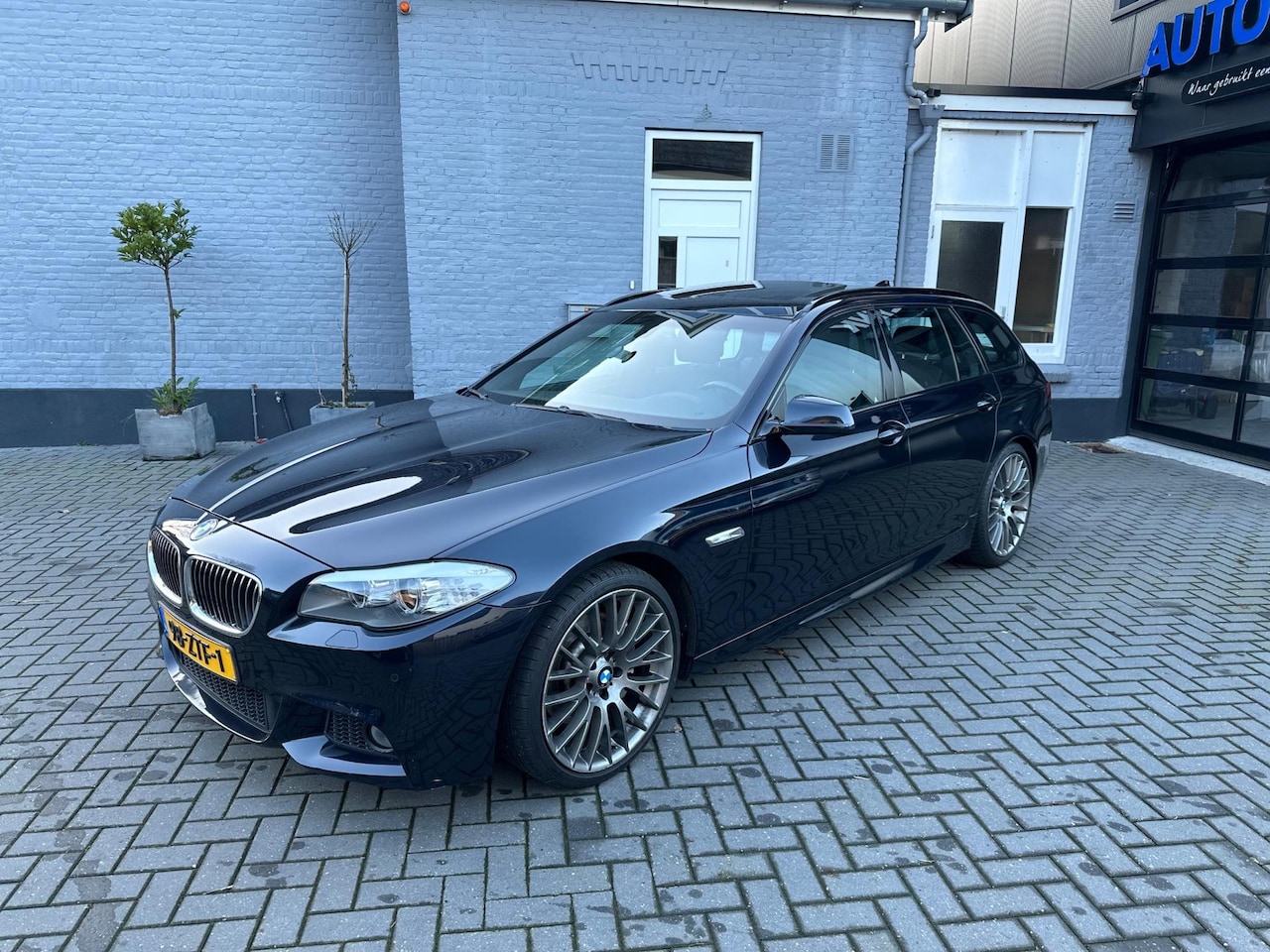 BMW 5-serie Touring - 530i | M SPORT | PANO | LEDER | ELEKTRISCHE ACHTERKLEP | - AutoWereld.nl