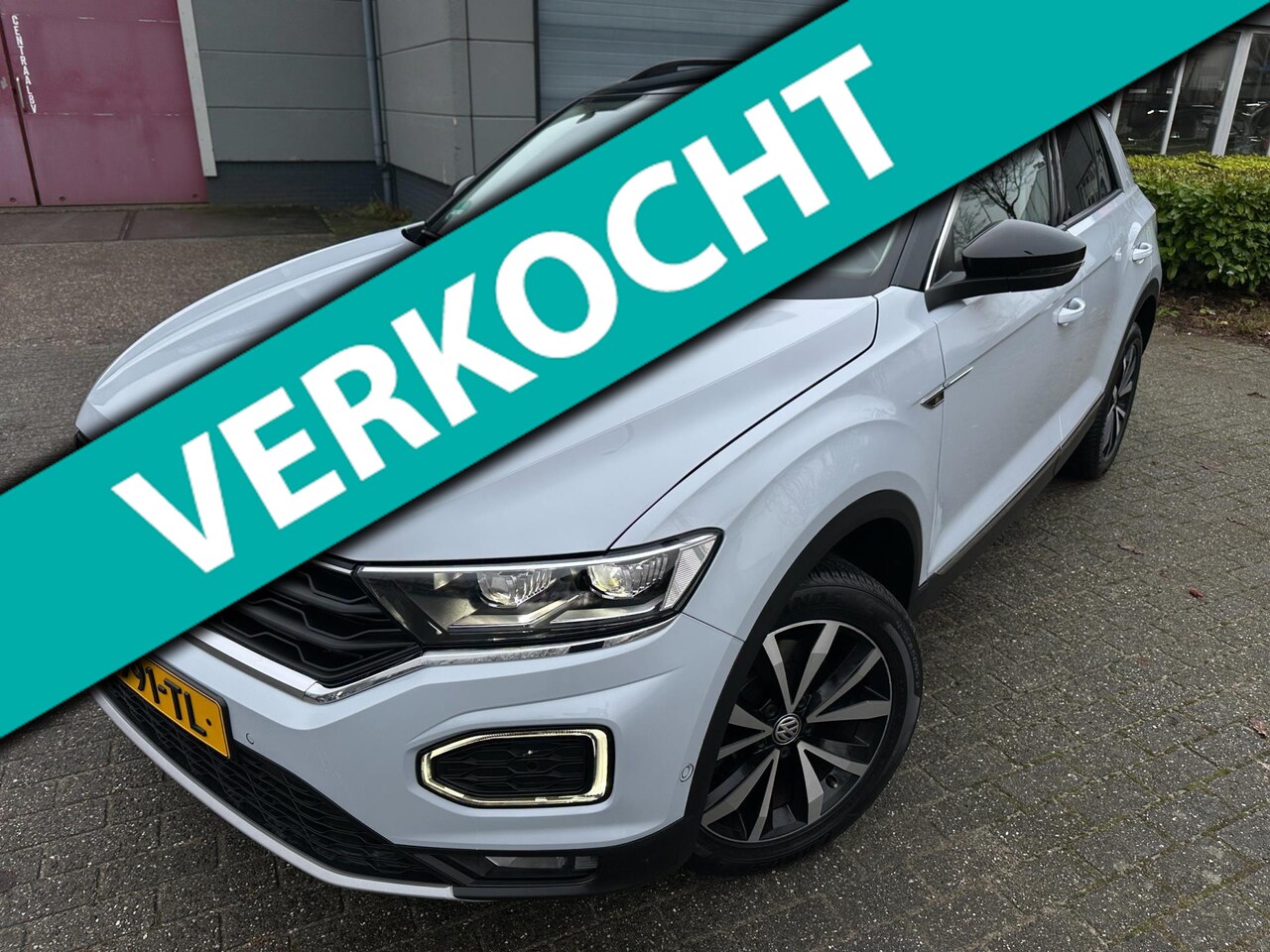 Volkswagen T-Roc - 1.5 TSI Sport R-LINE FULL-LED ACC NAVI CARPLAY NEW BANDEN - AutoWereld.nl